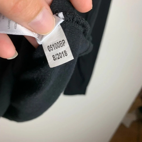 Seek Discomfort Black Long  Sleeve Lightweight Shirt Size Medium YES THEORY - Picture 5 of 7